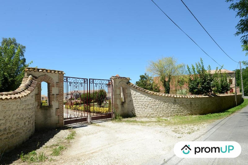 Maison - 780 m² - 18 pièces