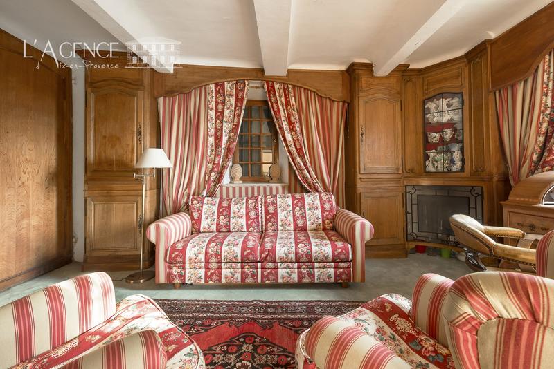 Maison - 1 100 m² - 18 pièces