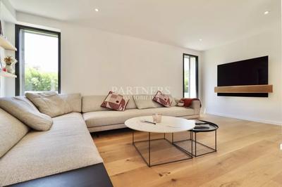 Maison - 240 m² - 6 pièces