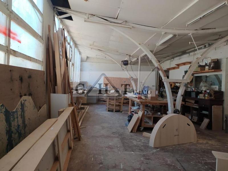 Entrepôt - 2 150 m²