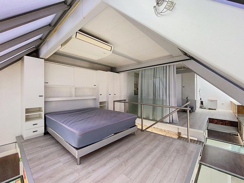 Loft - 97 m² - 6 pièces