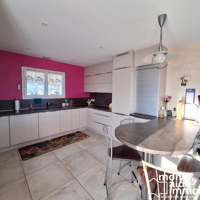 Maison - 235 m² - 7 pièces