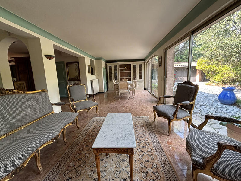 Maison - 300 m² - 10 pièces