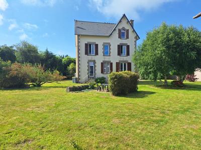 Maison - 215 m² - 8 pièces