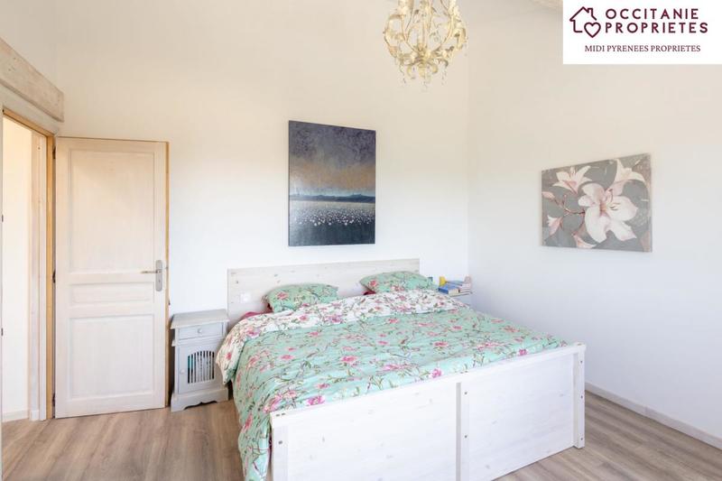 Maison - 258 m² - 9 pièces