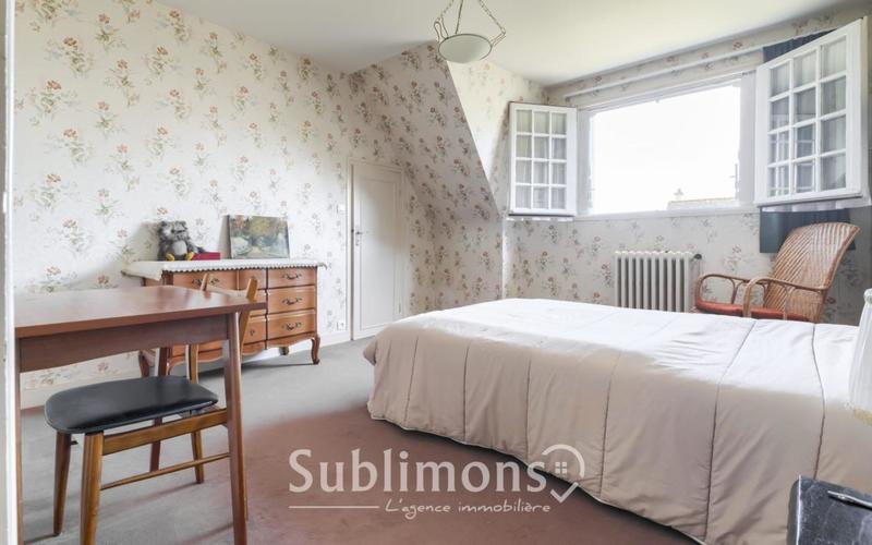 Maison traditionnelle - 144 m² - 8 pièces