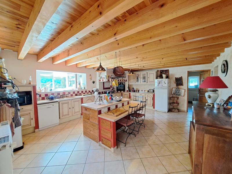 Maison - 207 m² - 6 pièces