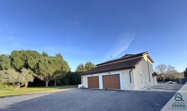 Propriété - 337 m² - 5 pièces