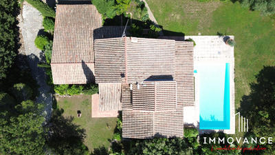 Villa - 208 m² - 6 pièces