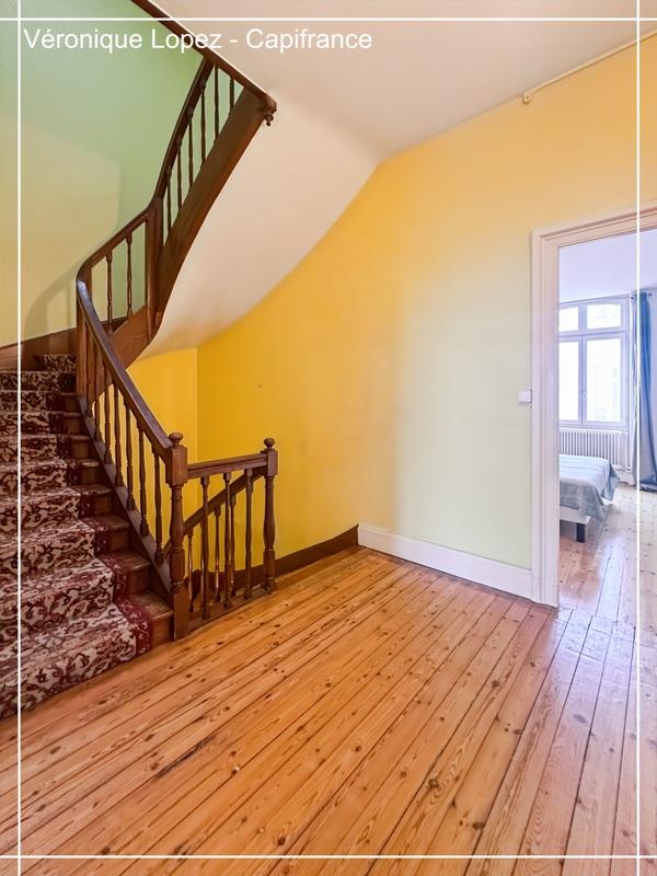 Maison - 252 m² - 10 pièces