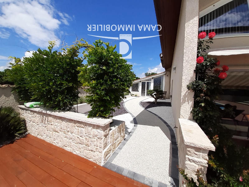 Maison - 270 m² - 8 pièces