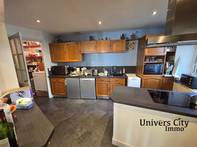 Maison traditionnelle - 151 m² - 7 pièces