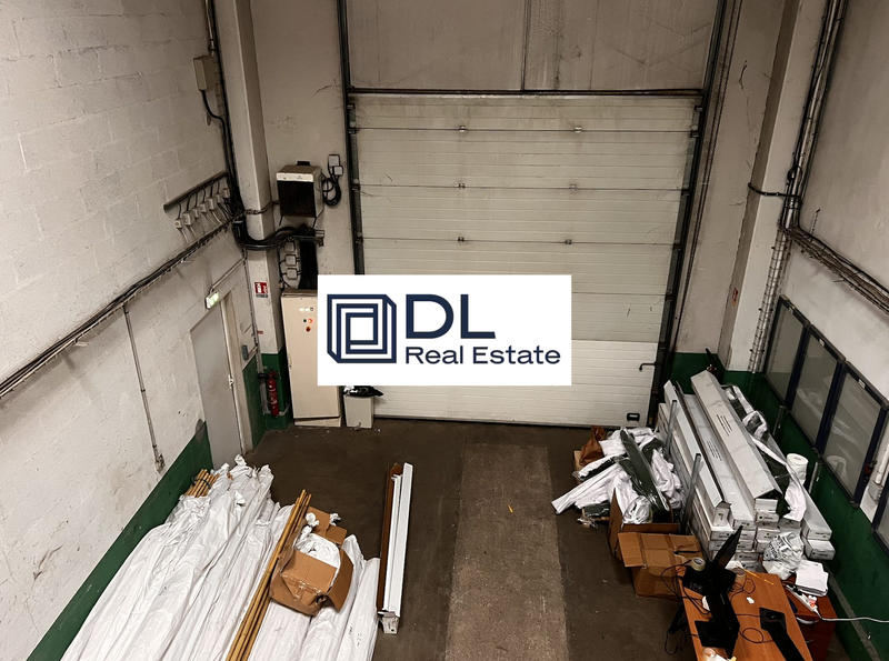 Entrepôt - 1 200 m²