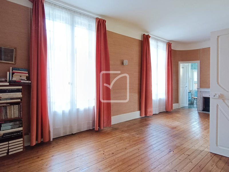 Villa - 199 m² - 9 pièces