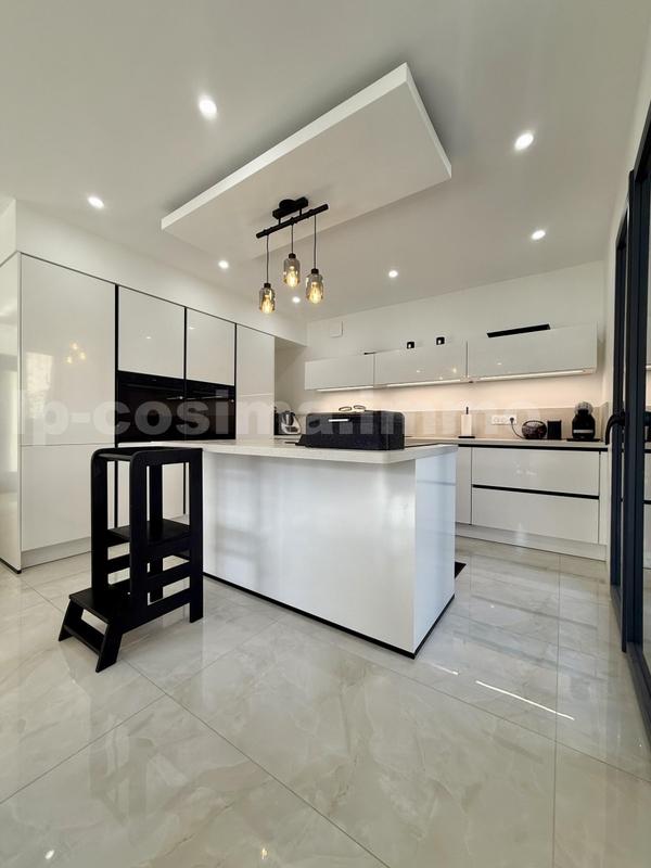 Villa - 190 m² - 6 pièces