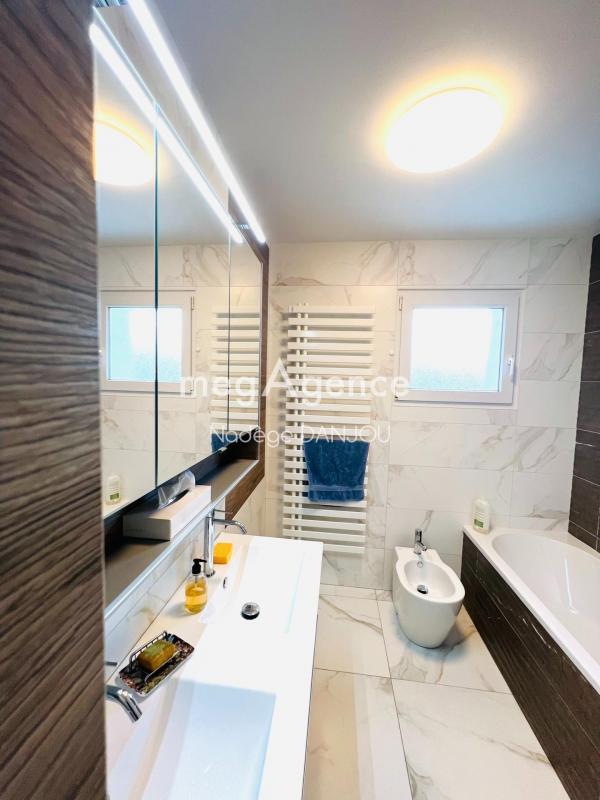 Maison - 174 m² - 9 pièces