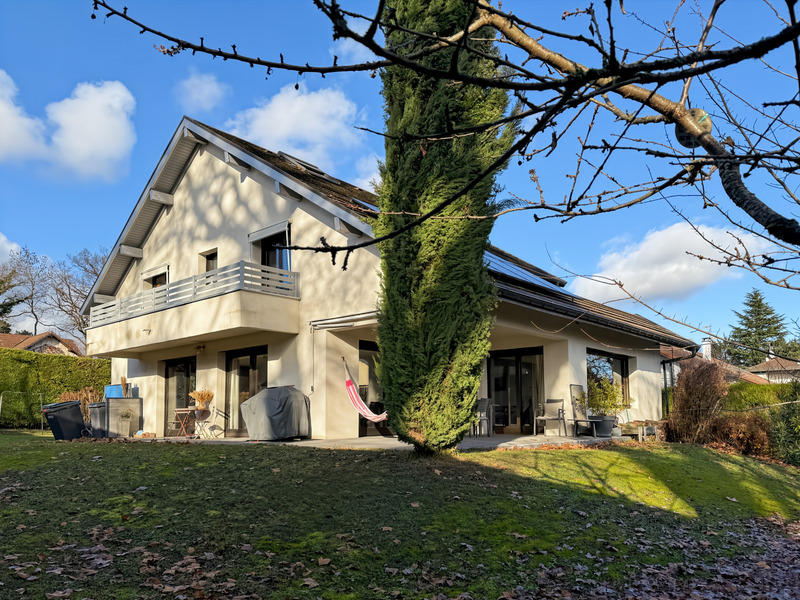 Maison - 261 m² - 10 pièces