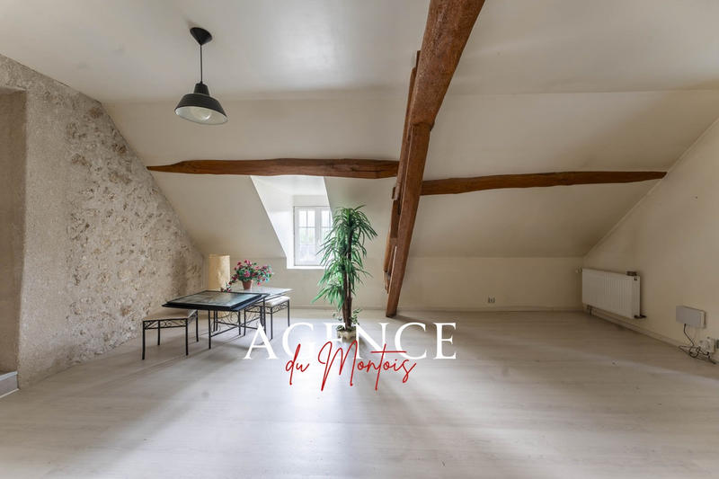 Maison - 251 m² - 5 pièces