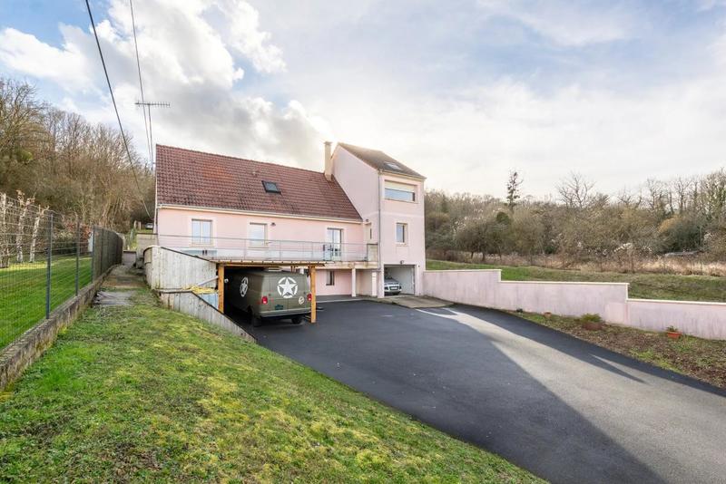 Maison - 226 m² - 7 pièces