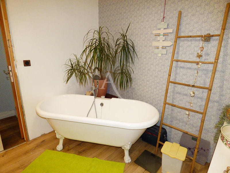 Maison - 192 m² - 9 pièces