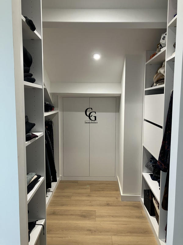 Maison - 180 m² - 8 pièces