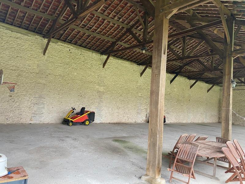 Grange - 374 m² - 1 pièce