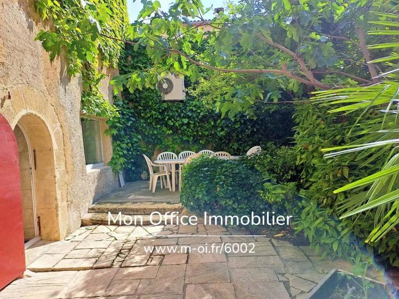 Maison de maîtres - 350 m² - 9 pièces