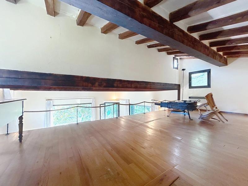 Propriété - 650 m² - 14 pièces