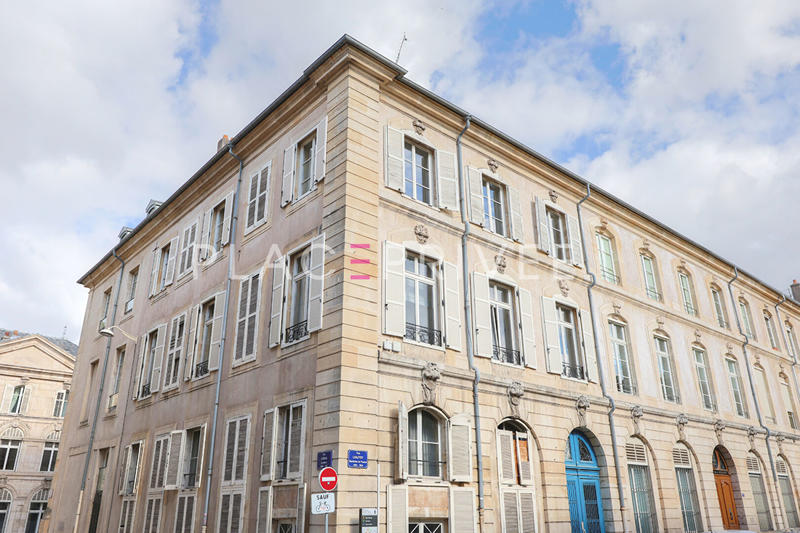 Appartement - 75 m² - 2 pièces