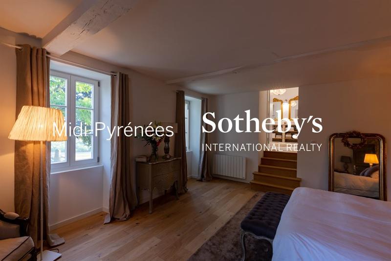 Maison - 420 m² - 9 pièces