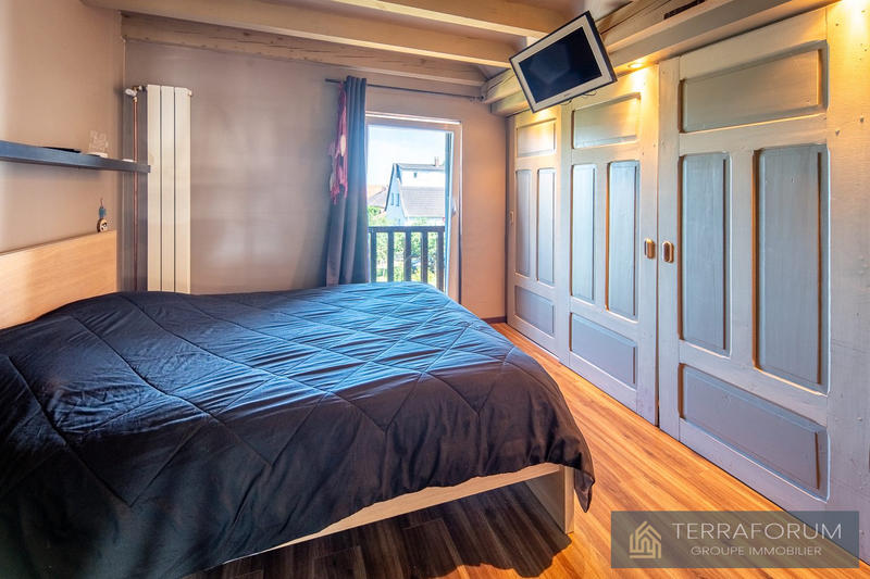 Maison - 202 m² - 9 pièces