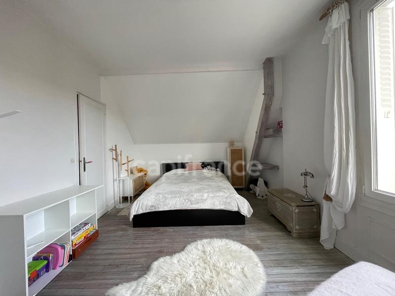 Maison - 180 m² - 8 pièces