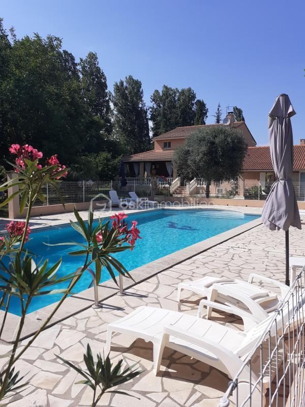 Villa - 239 m² - 8 pièces