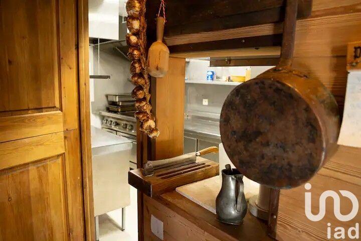 Maison - 261 m² - 9 pièces