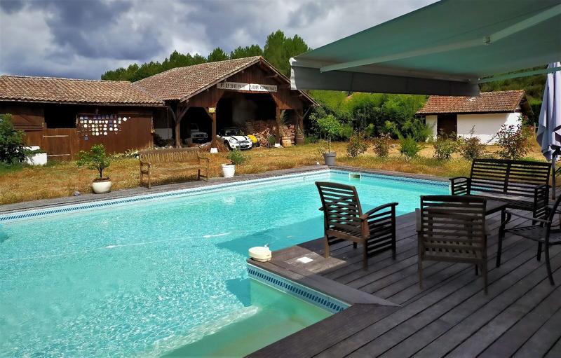 Maison - 220 m² - 8 pièces