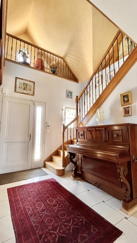 Maison - 230 m² - 6 pièces