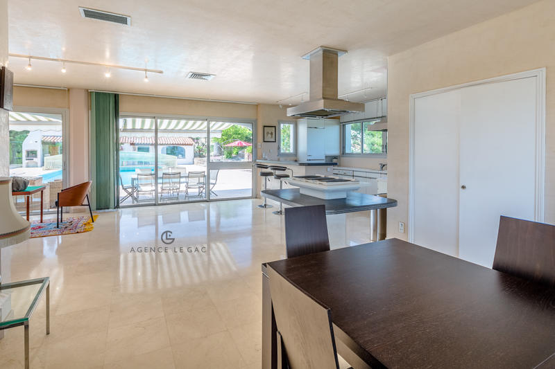 Propriété - 750 m² - 12 pièces