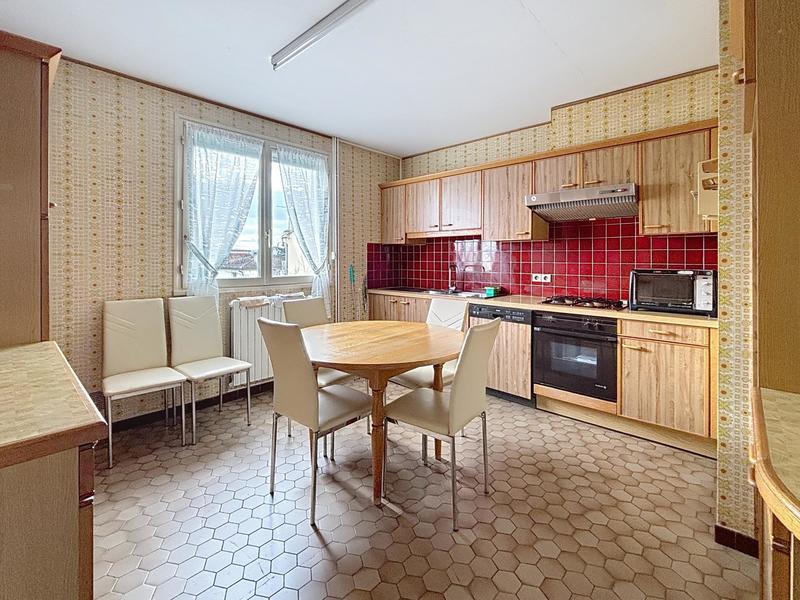 Maison - 180 m² - 7 pièces