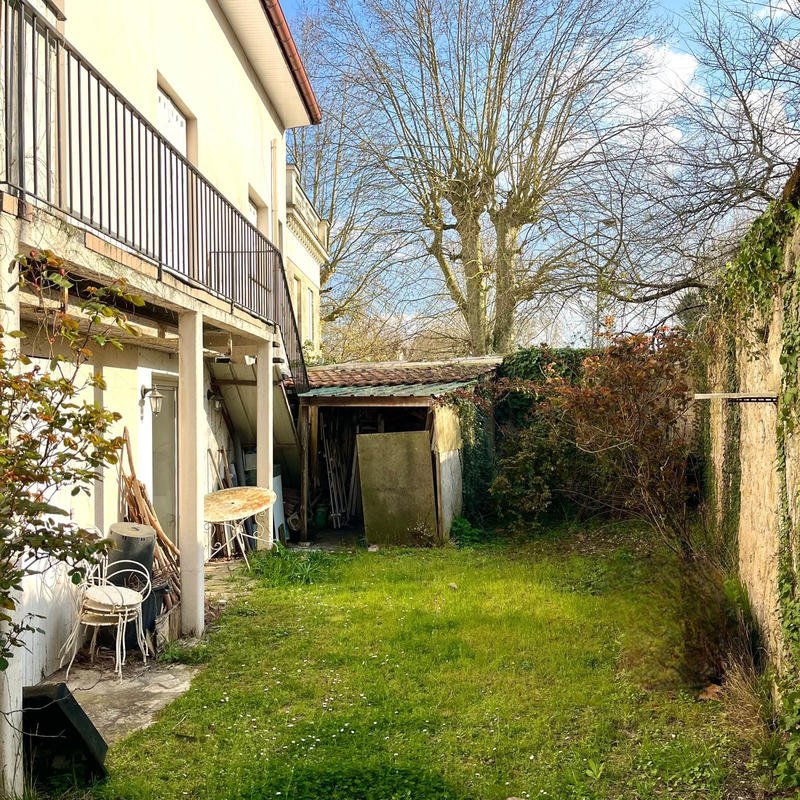 Maison - 220 m² - 8 pièces
