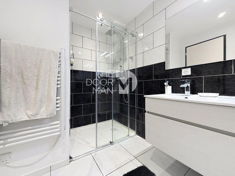 Demeure - 249 m² - 12 pièces