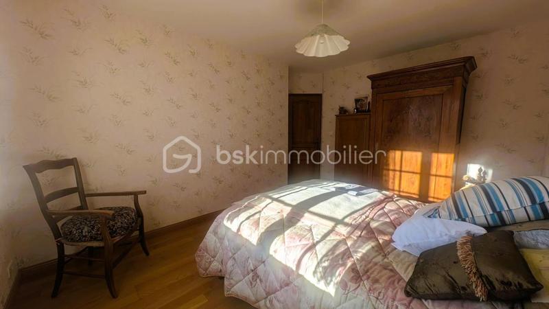 Maison traditionnelle - 130 m² - 8 pièces