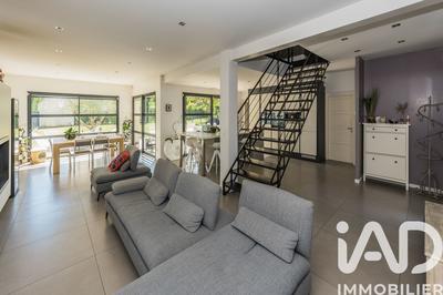 Maison - 225 m² - 8 pièces