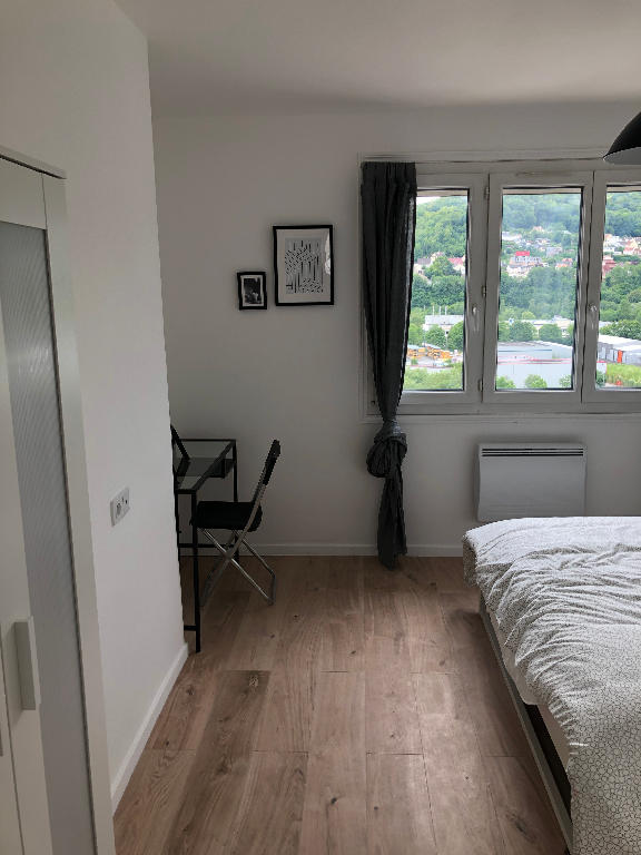 Chambre - 84 m² - 5 pièces