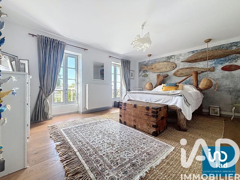 Maison - 220 m² - 10 pièces