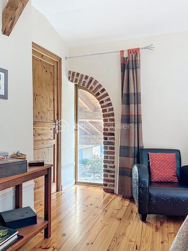 Corps de ferme - 300 m² - 8 pièces