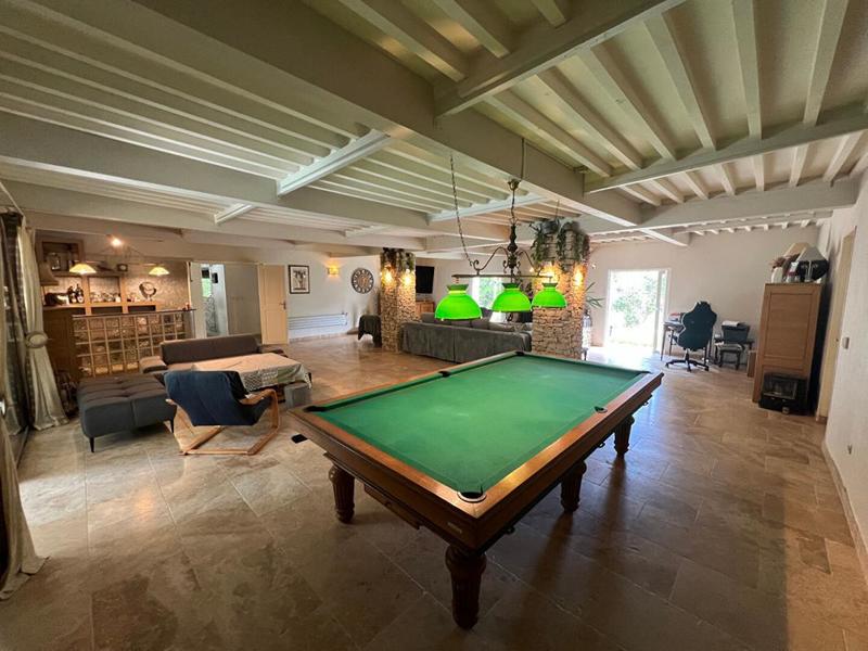 Maison - 338 m² - 10 pièces