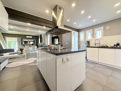 Maison - 168 m² - 7 pièces