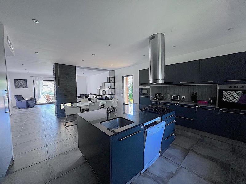 Villa - 200 m² - 5 pièces