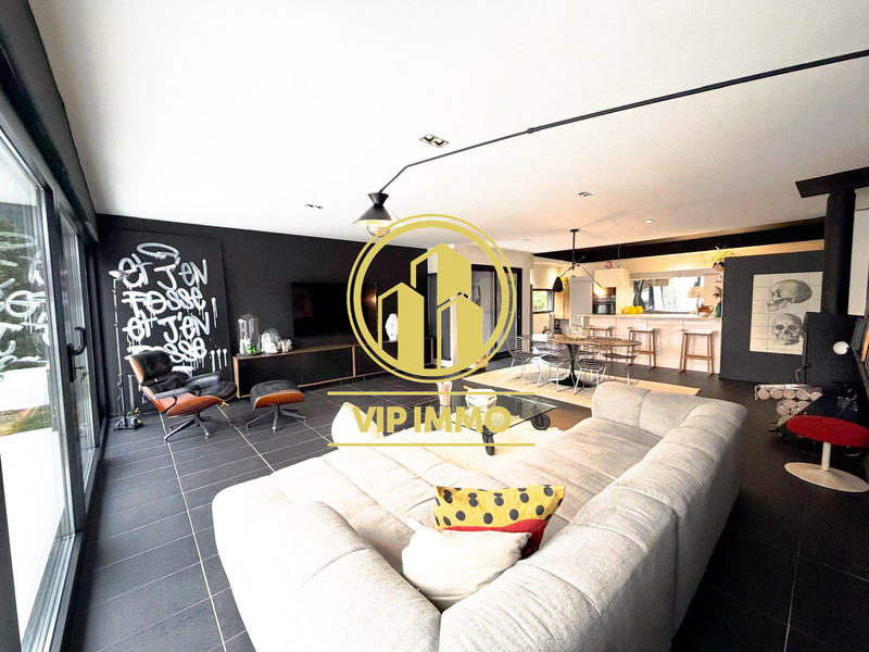 Maison - 137 m² - 6 pièces