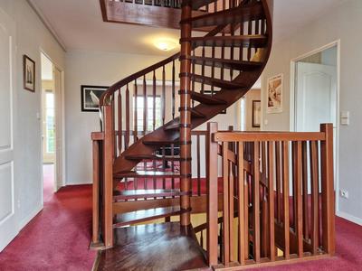 Maison - 233 m² - 10 pièces